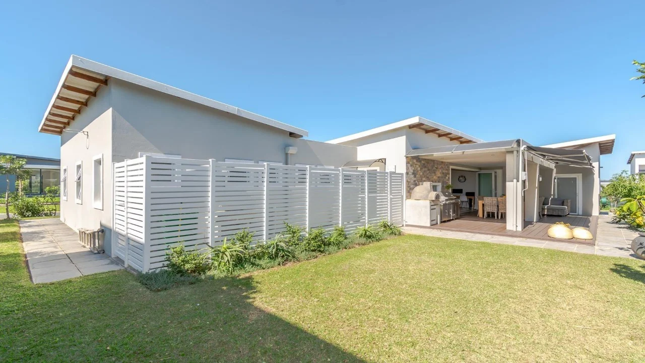 pvc horizontally slatted screening